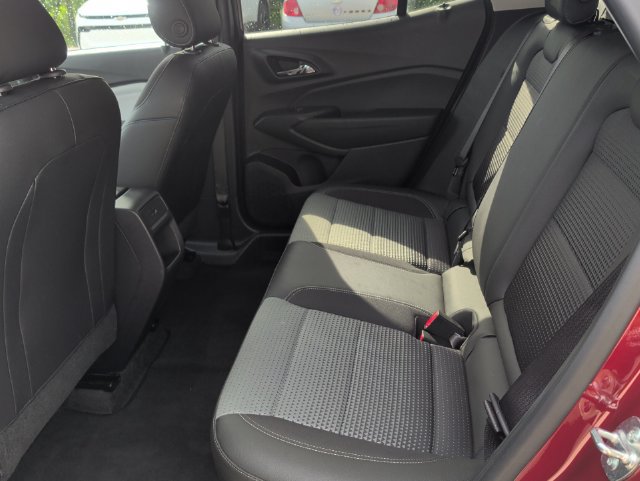 Used 2025 Chevrolet Trax LT FWD image 32