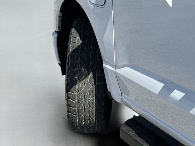 Used 2022 Ford F150 Lightning XLT image 47