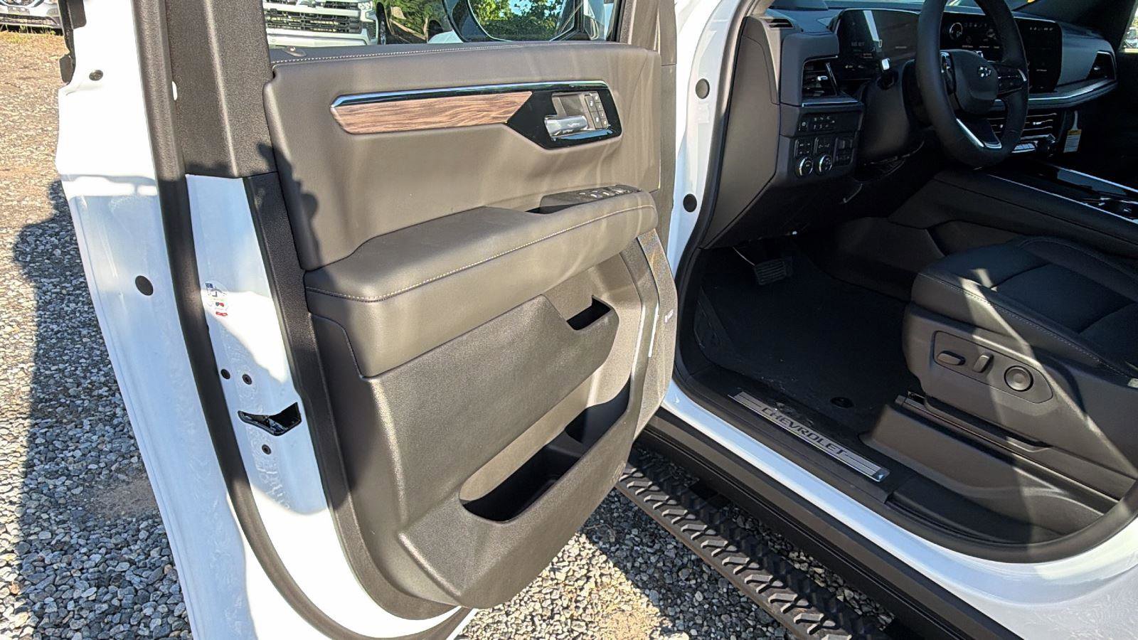 New 2026 Chevrolet Tahoe Z71 w/ Comfort Package AWD/4WD image 13