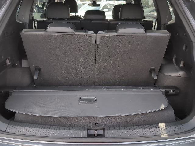 Used 2023 Volkswagen Tiguan SE R-Line image 28