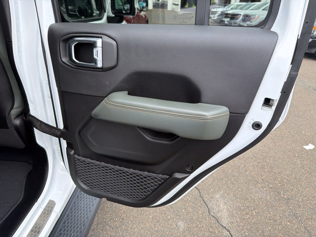 Used 2024 Jeep Wrangler High Altitude AWD/4WD image 18