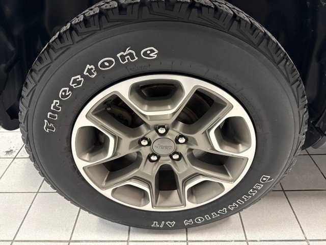 Used 2020 Jeep Cherokee Trailhawk w/ Cold Weather Group image 10