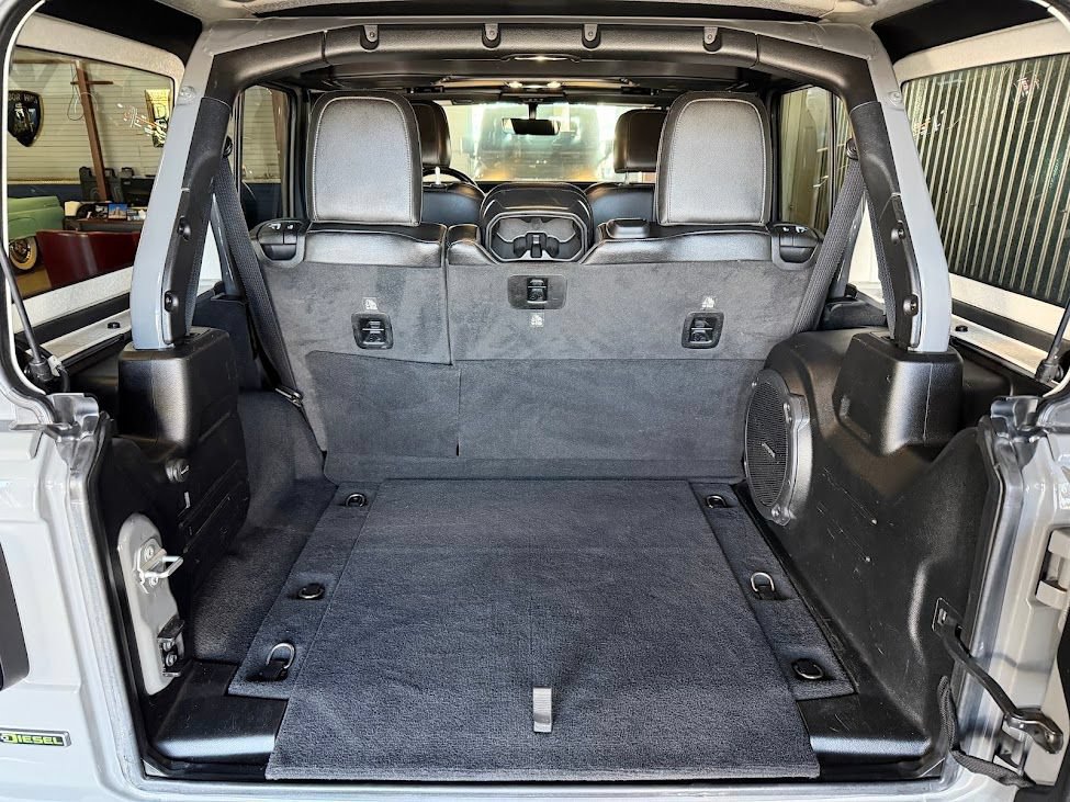 Used 2021 Jeep Wrangler Unlimited Sahara AWD/4WD image 26