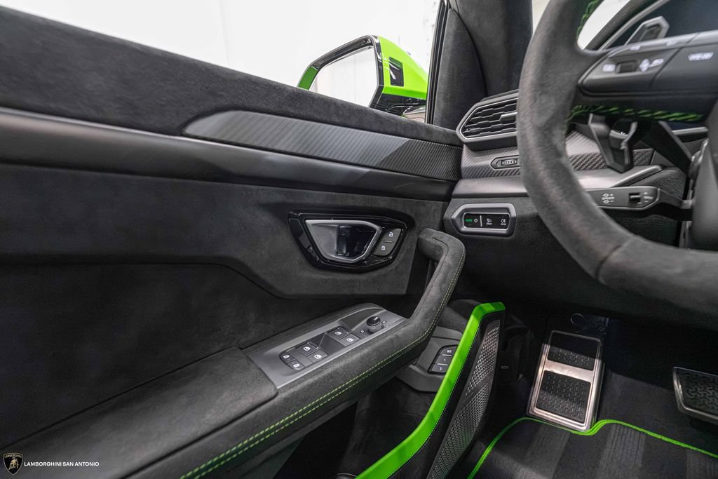 Used 2024 Lamborghini Urus Performante AWD/4WD image 46