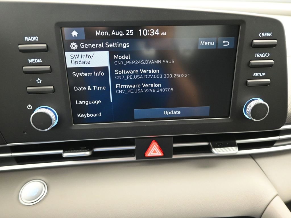 Used 2025 Hyundai Elantra Sport image 17