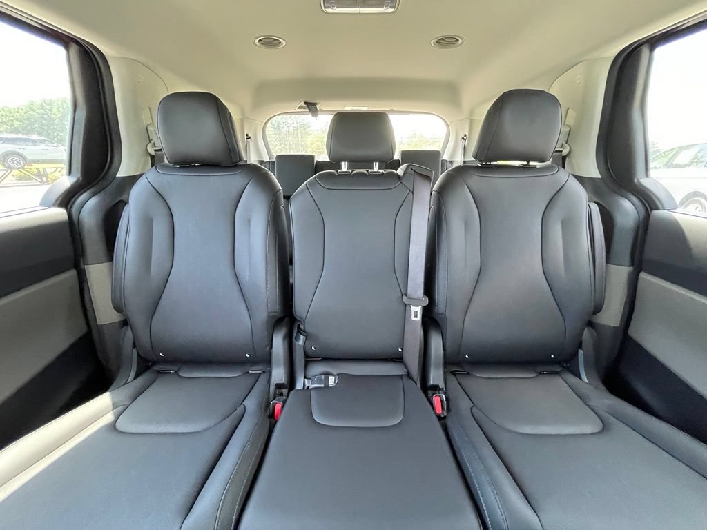 New 2026 Kia Carnival EX FWD image 28