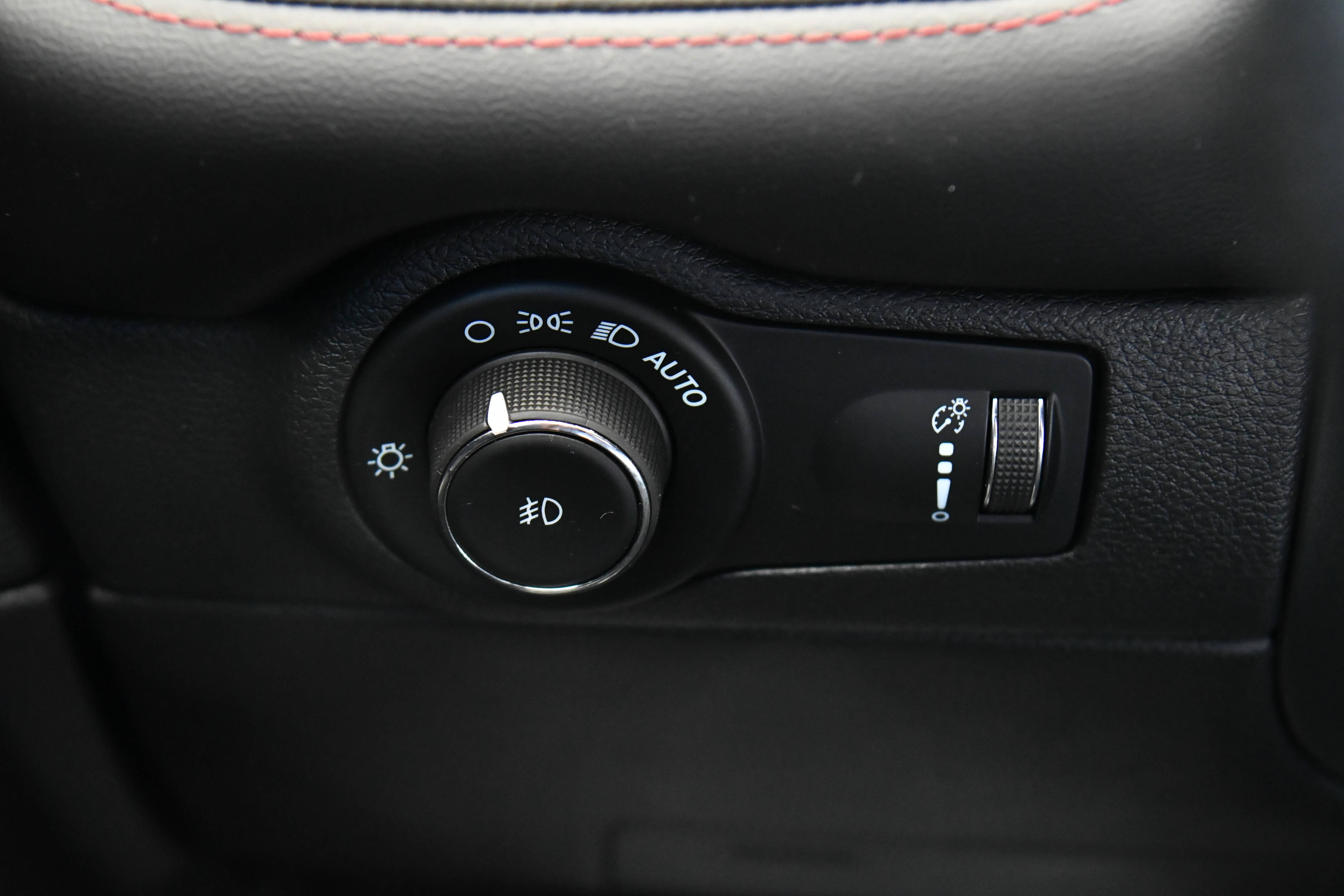 Used 2021 Dodge Durango R/T w/ Technology Group RWD image 36