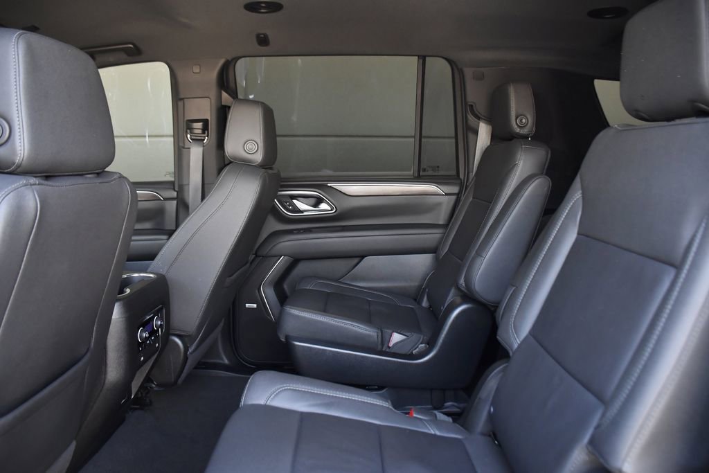 Used 2024 Chevrolet Suburban Z71 w/ Luxury Package image 24