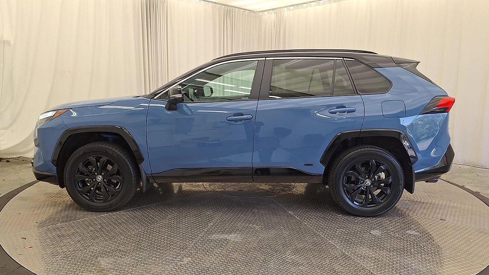 Used 2024 Toyota RAV4 XSE w/ Advanced Technology Package image 8