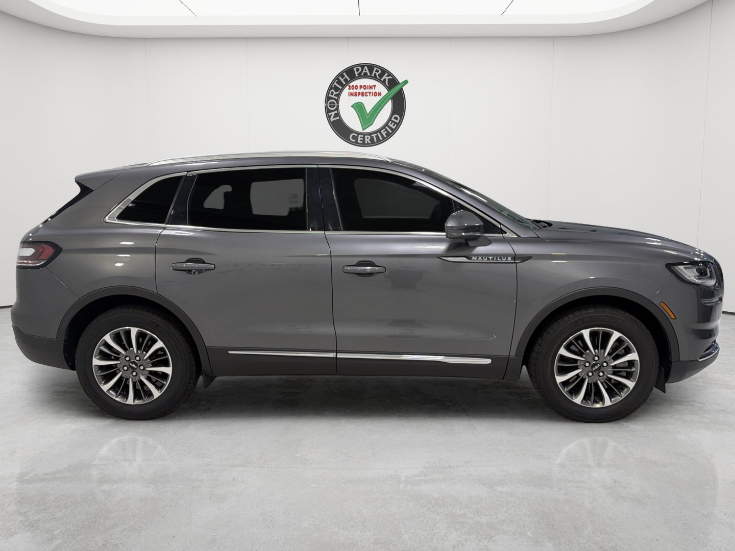Used 2023 Lincoln Nautilus FWD w/ Premium Package image 6