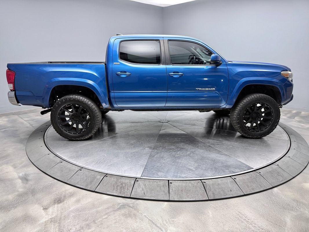 Used 2017 Toyota Tacoma SR5 w/ Tow Package AWD/4WD image 4
