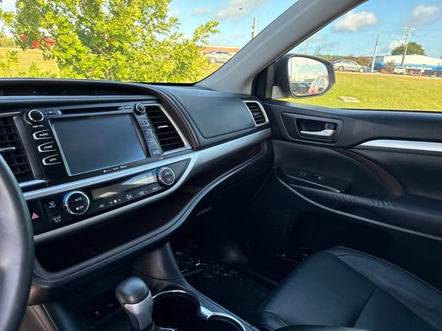 Used 2016 Toyota Highlander XLE FWD image 7