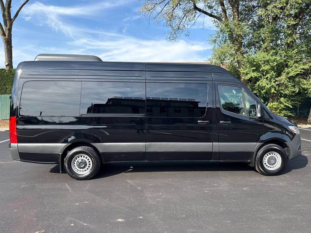 Used 2025 Mercedes-Benz Sprinter 2500 image 9