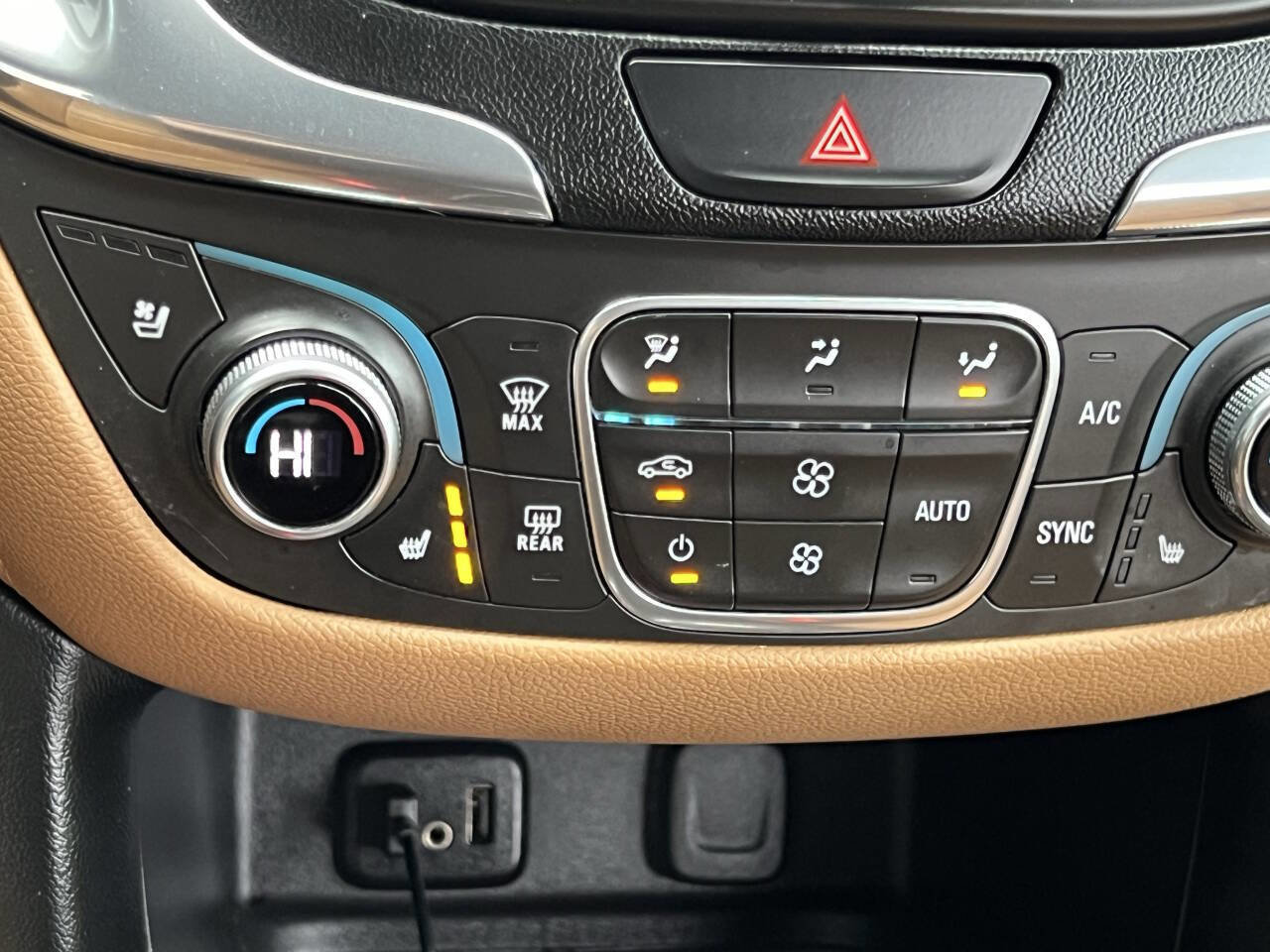 Used 2018 Chevrolet Equinox Premier image 28