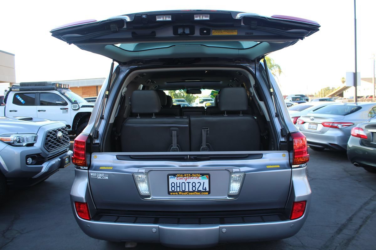 Used 2008 Lexus LX 570 4WD w/ Technology Pkg image 32