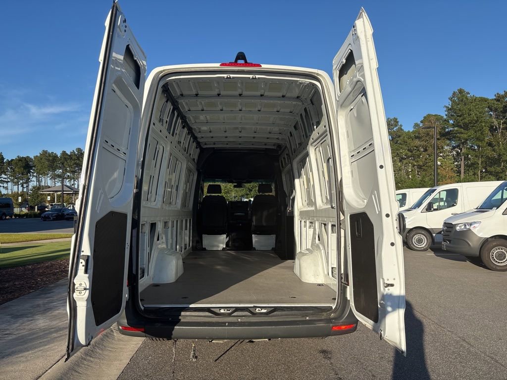 Used 2025 Mercedes-Benz Sprinter 2500 image 9