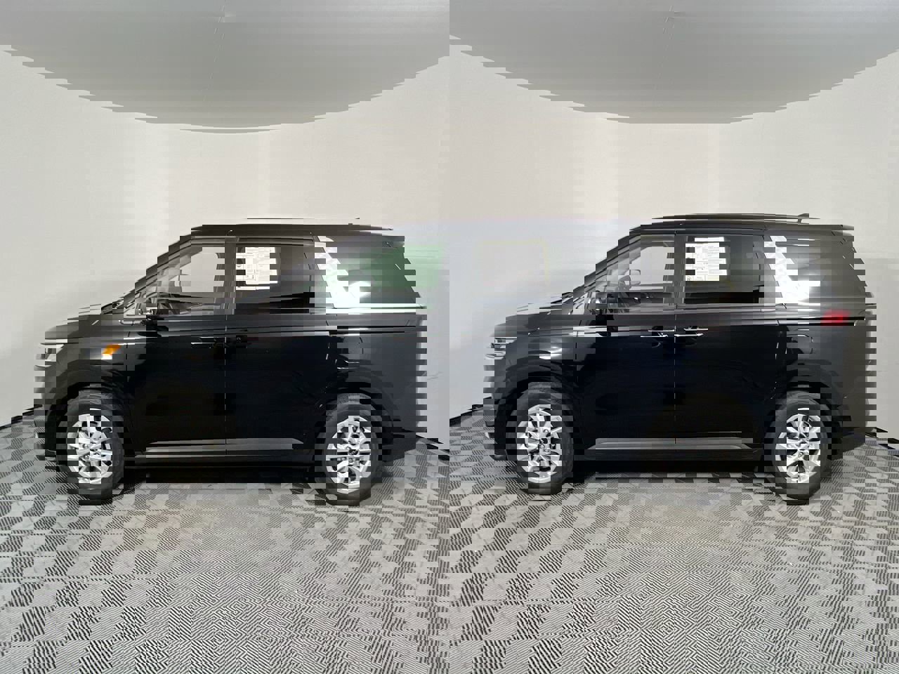 Certified 2024 Kia Carnival LX image 6