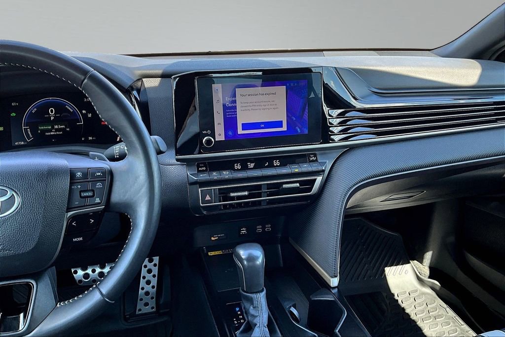 Used 2025 Toyota Camry SE image 6