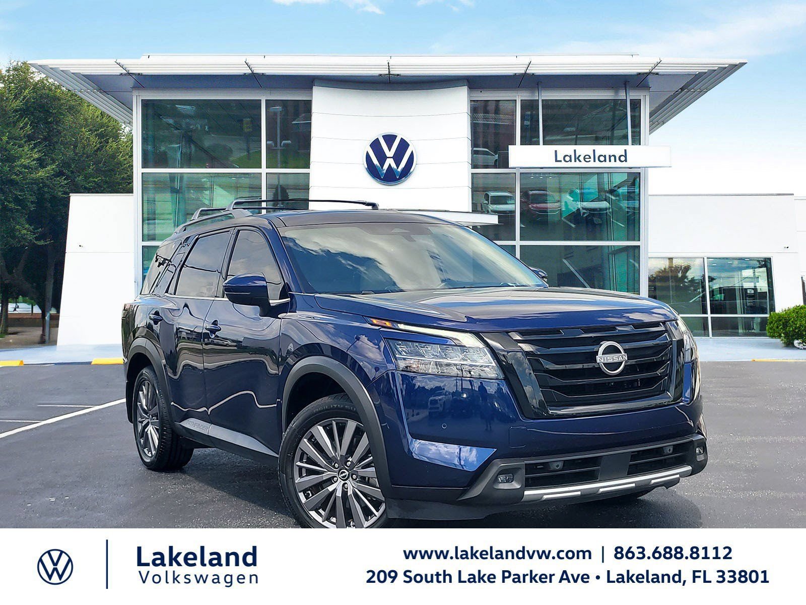 Used 2024 Nissan Pathfinder SL w/ SL Premium Package FWD image 1