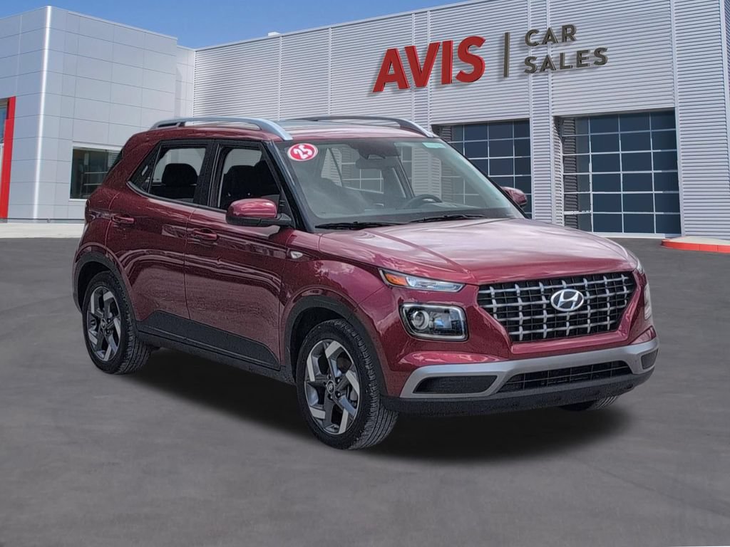 Used 2025 Hyundai Venue SEL FWD image 3
