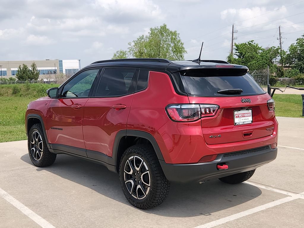 Used 2025 Jeep Compass Trailhawk AWD/4WD image 7