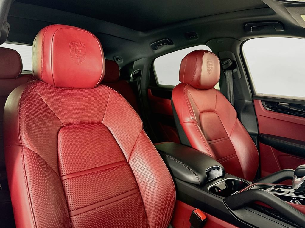 Certified 2023 Porsche Cayenne Coupe AWD/4WD image 18