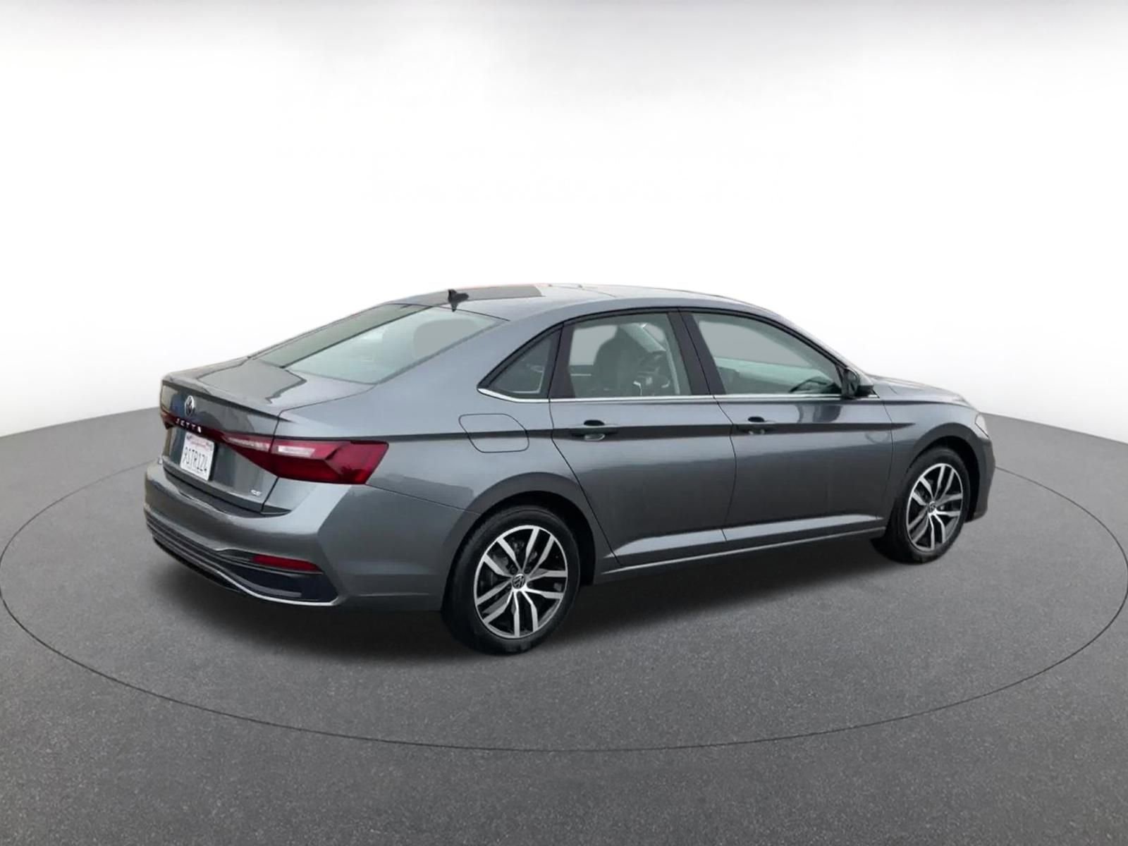 Used 2025 Volkswagen Jetta SE image 15