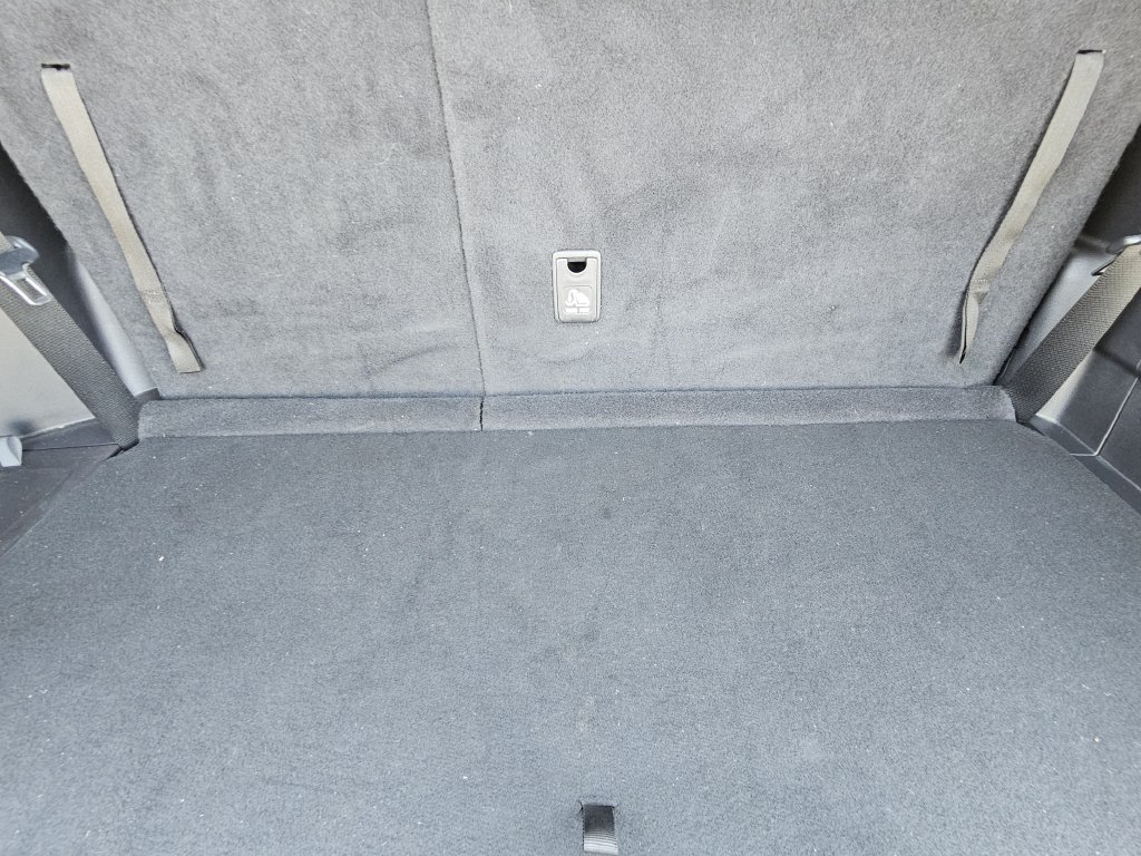Used 2023 Toyota Highlander LE FWD image 33
