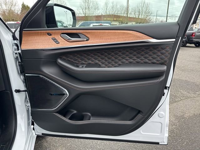 New 2026 Jeep Grand Cherokee Summit w/ Obsidian Package image 10