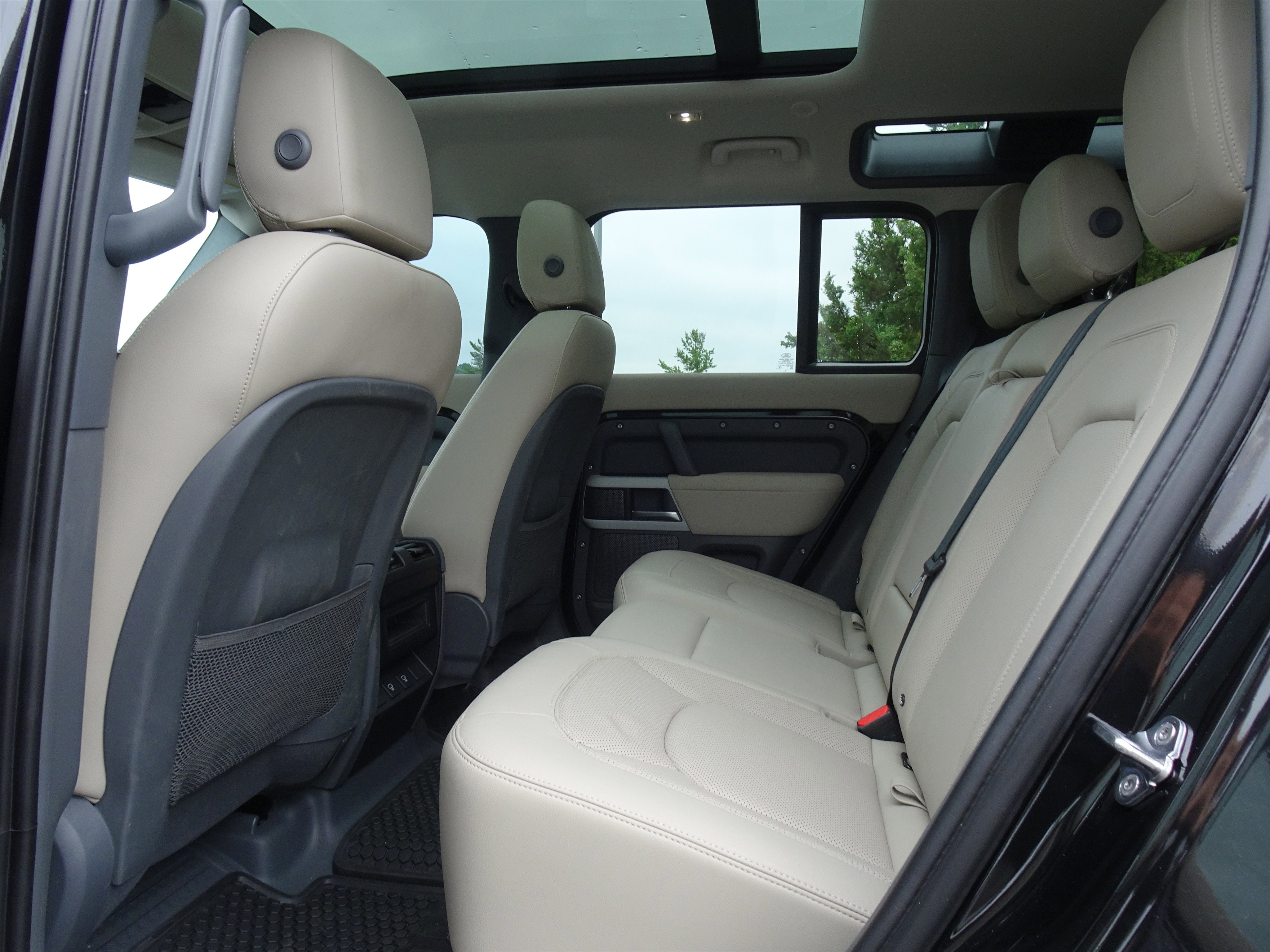 Certified 2023 Land Rover Defender 110 S AWD/4WD image 7