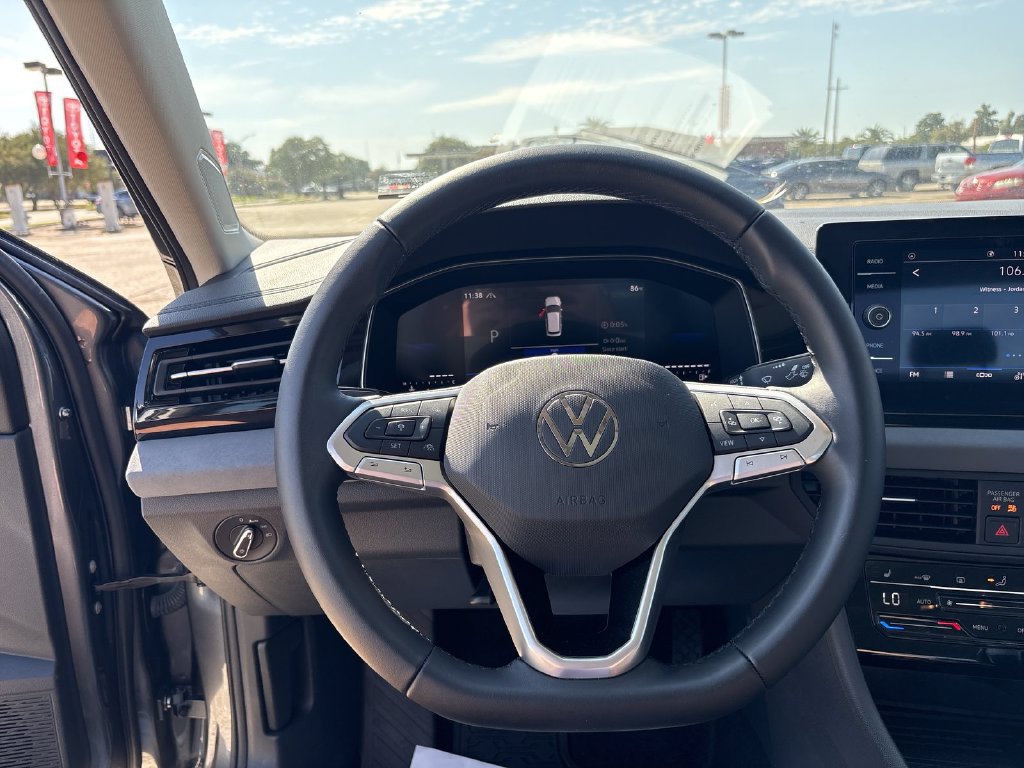 Used 2025 Volkswagen Jetta SE w/ Sunroof Package FWD image 16