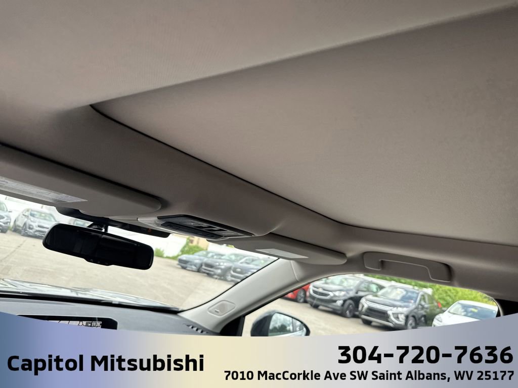 New 2025 Mitsubishi Outlander SE image 16