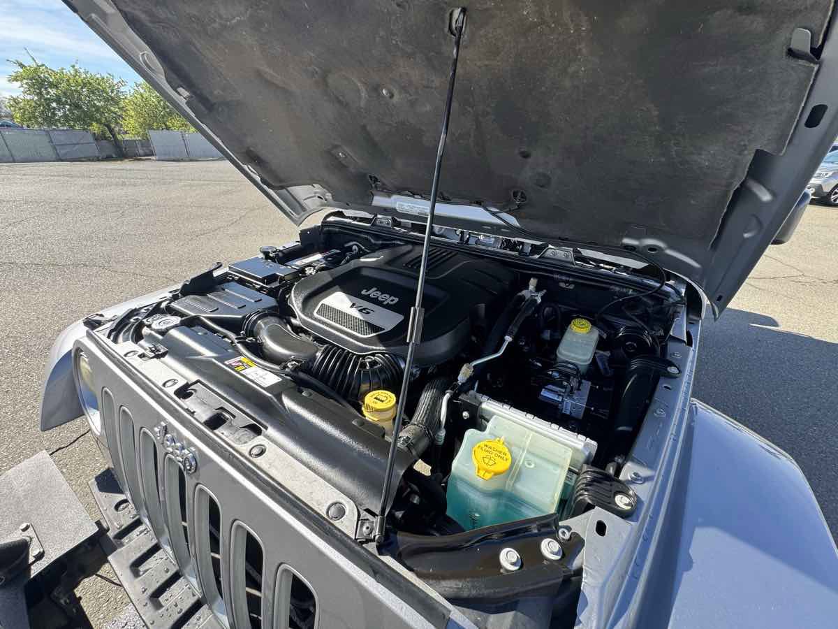 Used 2016 Jeep Wrangler Unlimited Sahara w/ Connectivity Group image 38