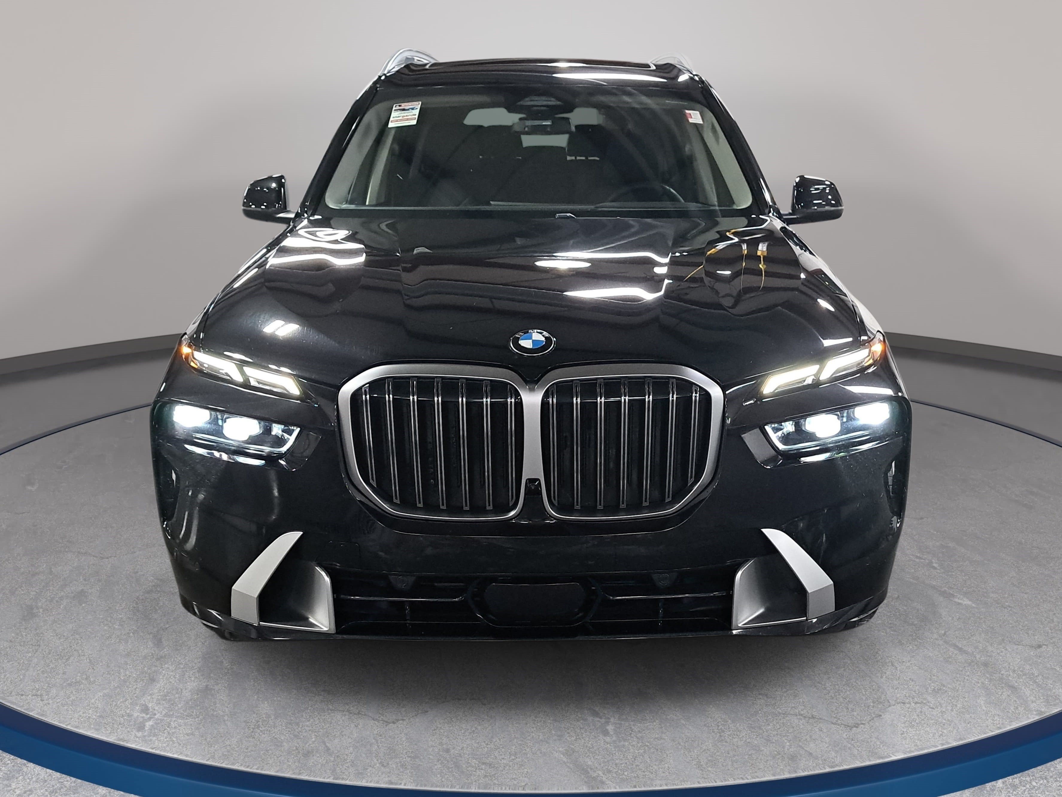 Used 2025 BMW X7 xDrive40i w/ Premium Package AWD/4WD image 2