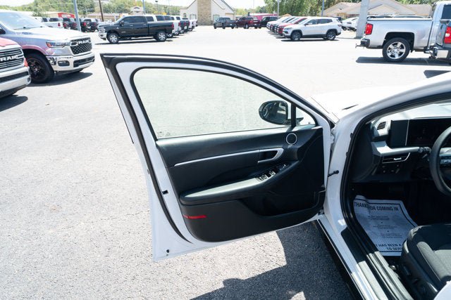 Used 2025 Hyundai Sonata SEL FWD image 12