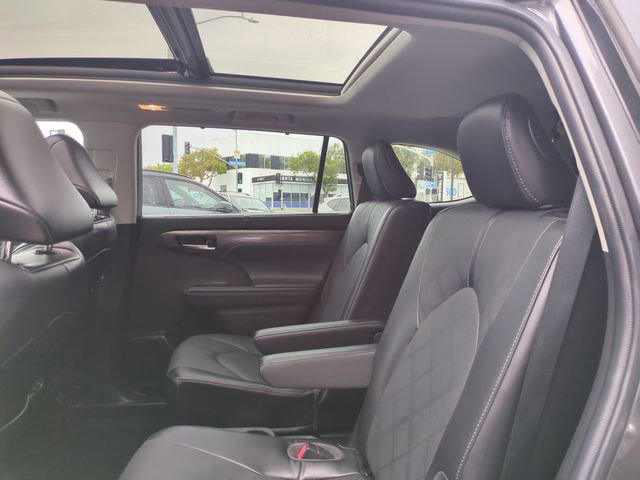Used 2022 Toyota Highlander Platinum image 26