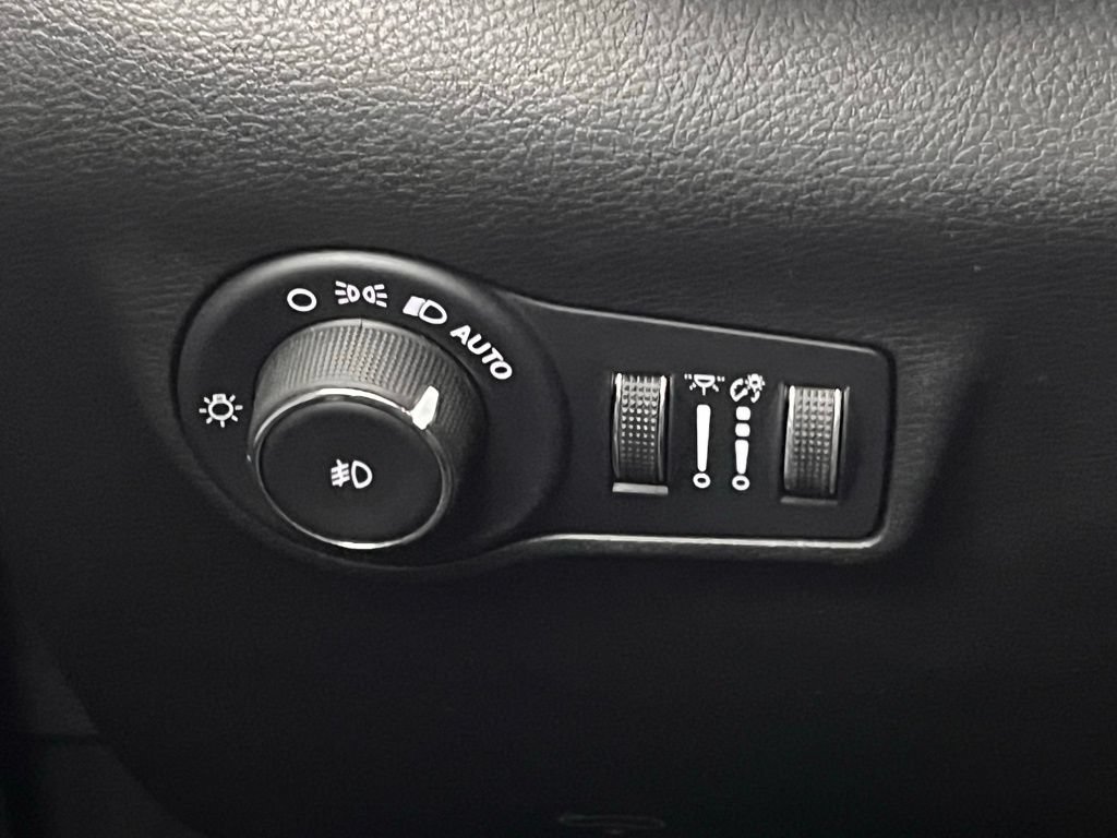 Used 2022 Jeep Compass Trailhawk AWD/4WD image 24