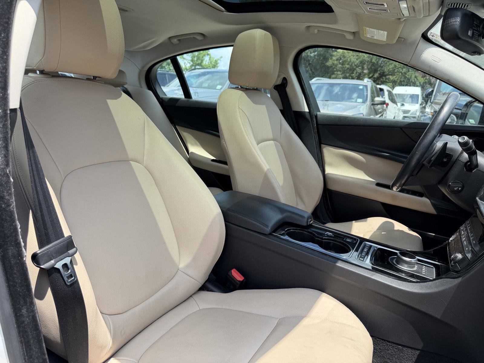 Used 2017 Jaguar XE Premium RWD image 26