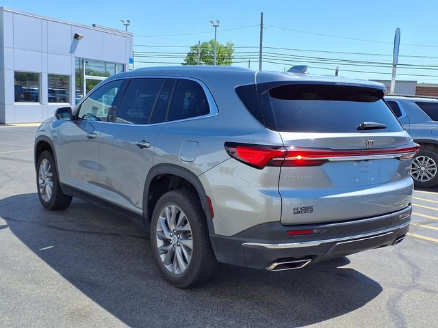 Used 2025 Buick Enclave Preferred image 3