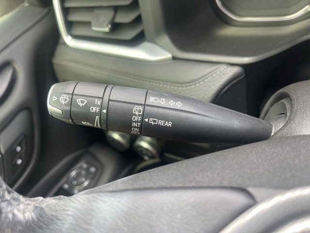 Used 2021 GMC Yukon Denali w/ Denali Premium Package image 23