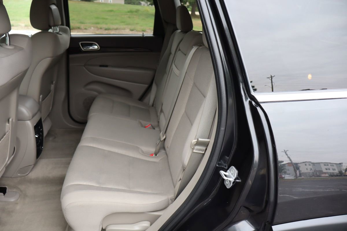 Used 2013 Jeep Grand Cherokee Laredo w/ Laredo E Group AWD/4WD image 20