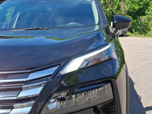 Used 2025 Nissan Rogue SV FWD image 11