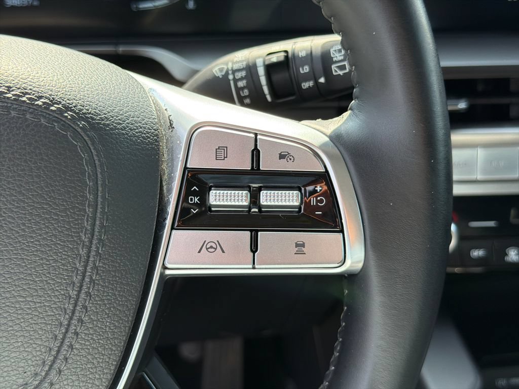 Used 2025 Kia Telluride LX FWD image 26