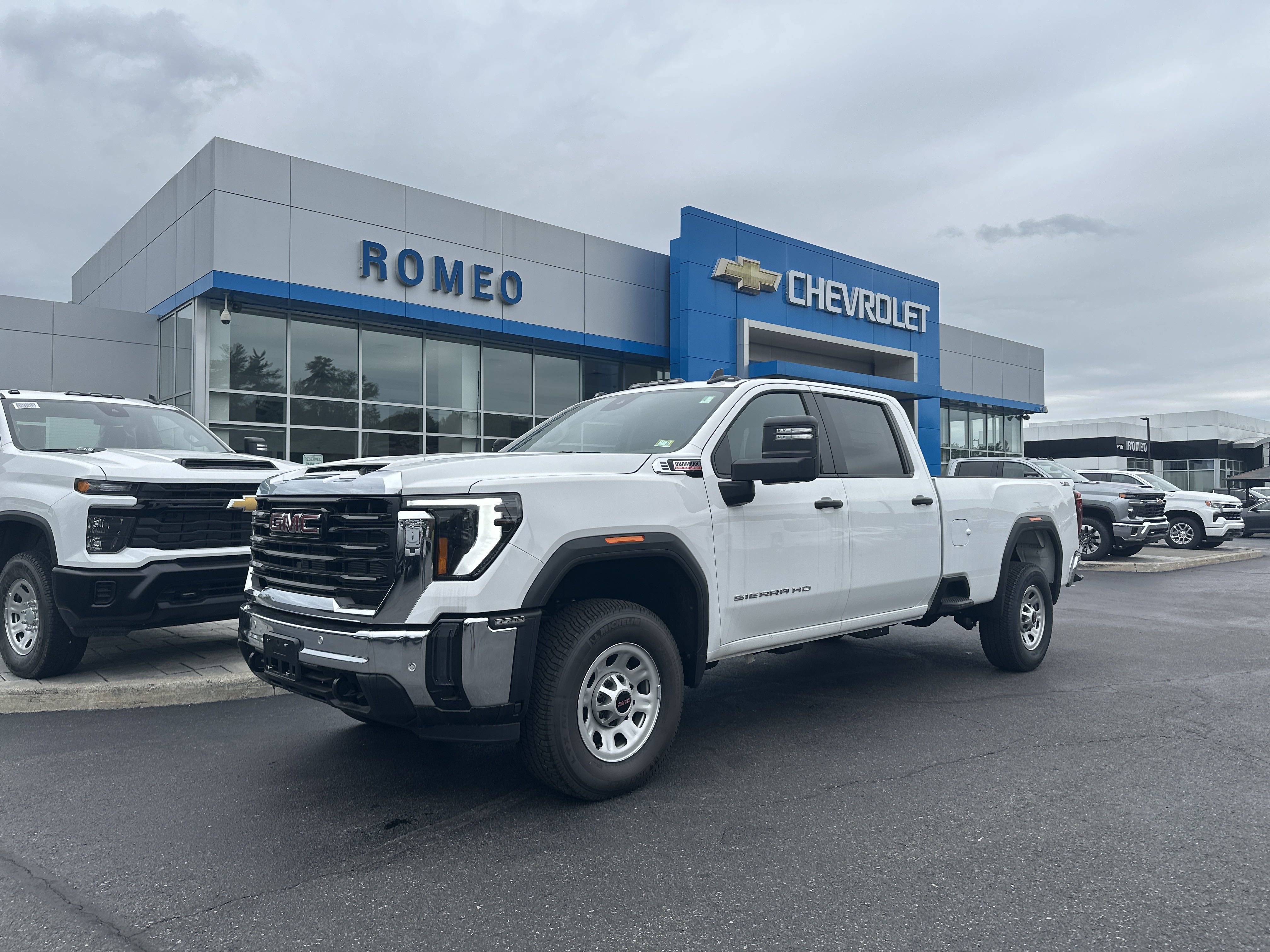 New 2025 GMC Sierra 3500 Pro w/ 1SA Pro Safety Plus Package
