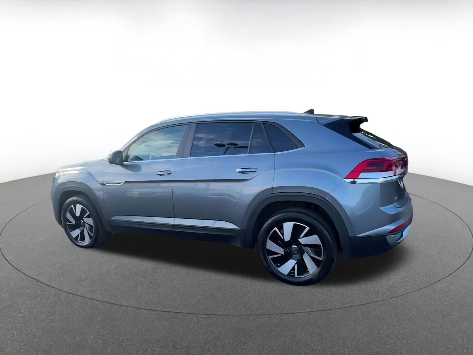 Used 2025 Volkswagen Atlas Cross Sport SE image 10