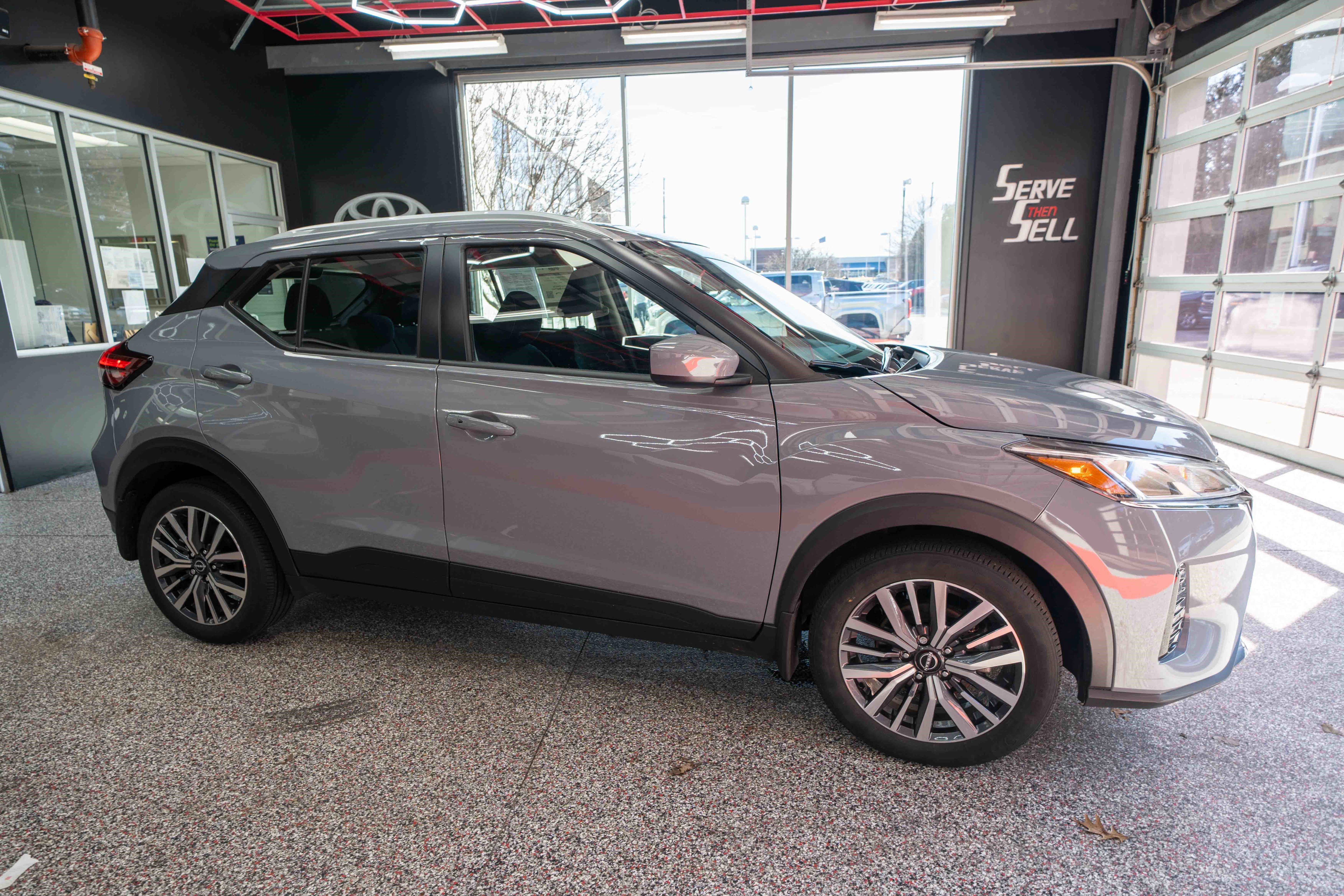 Used 2024 Nissan Kicks SV image 5