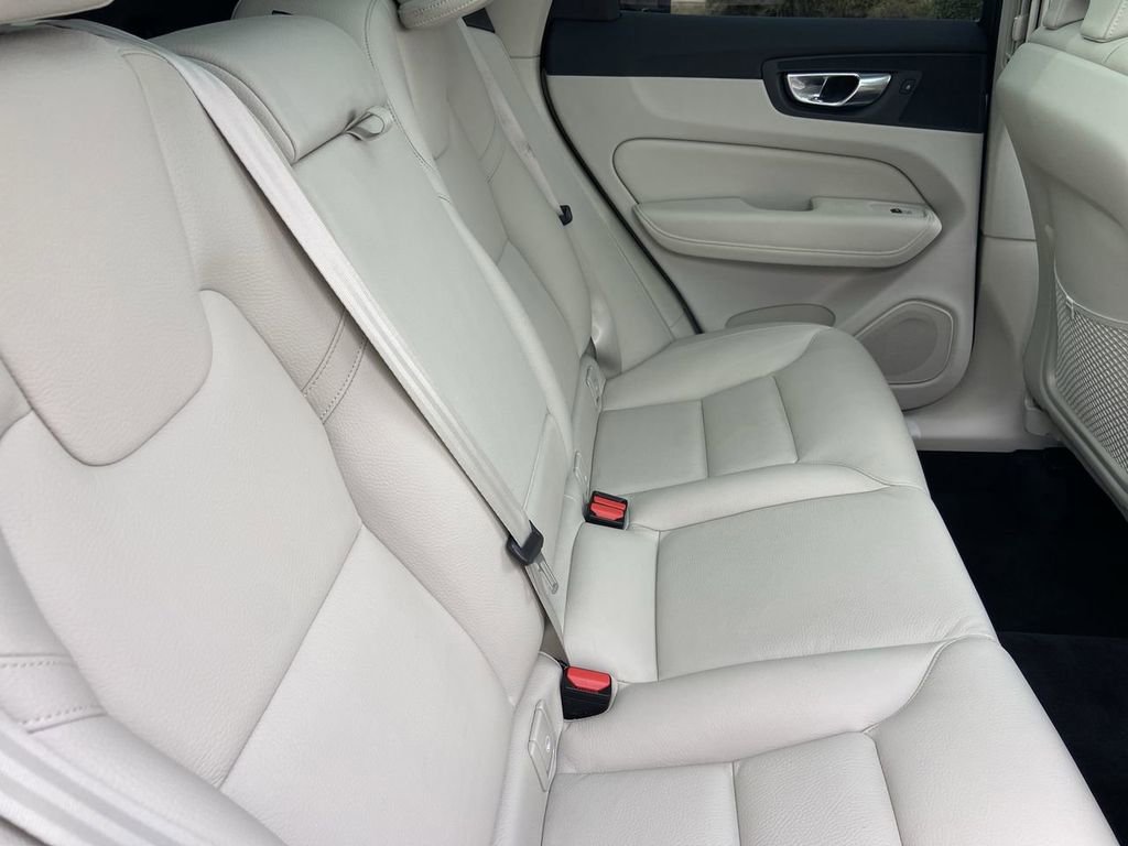 Used 2023 Volvo XC60 B5 Plus AWD/4WD image 24