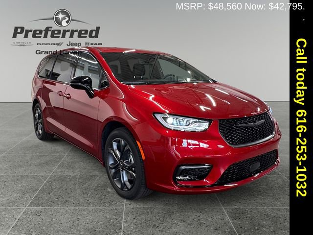 New 2026 Chrysler Pacifica Select