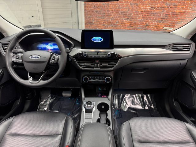 Certified 2022 Ford Escape Titanium w/ Class II Trailer Tow Package image 12