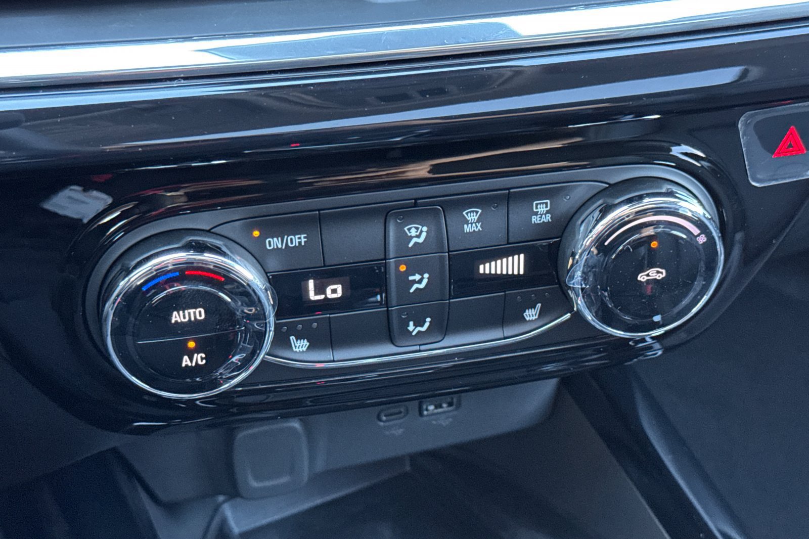 New 2026 Chevrolet Trax ACTIV w/ Sunroof Package FWD image 19